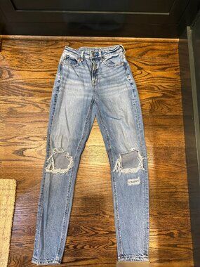American Eagle Strigid Jeans Size 000 Regular Light Medium Wash Ripped Knees